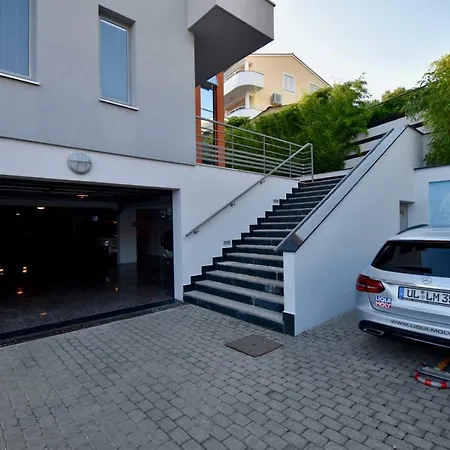Amazing Luxury 200 M From The Pola