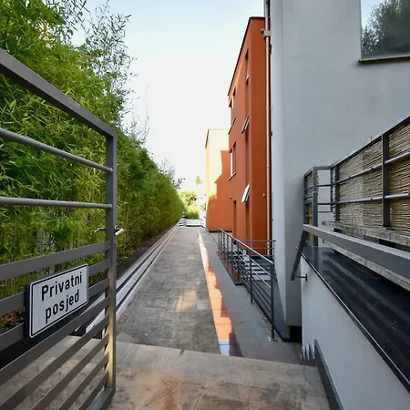 Amazing Luxury 200 M From The Pola