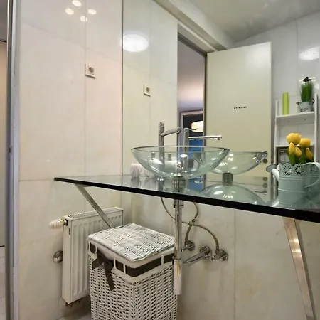 Amazing Luxury 200 M From The Apartment