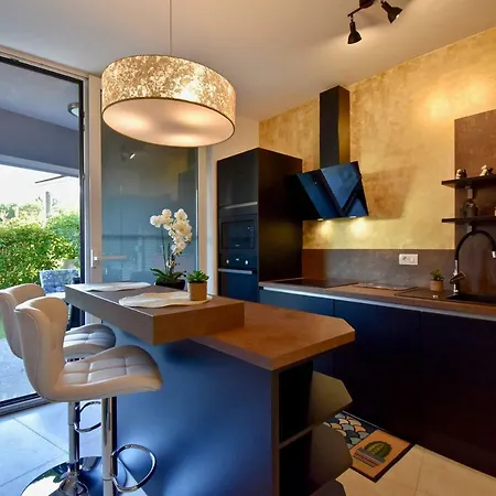 Amazing Luxury 200 M From The Pola