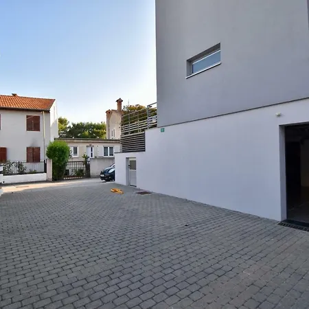 Amazing Luxury 200 M From The * Póla